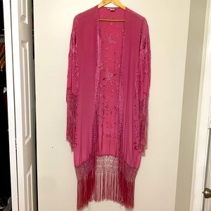 Drapery’s & Damon One Size Fits Most Dusty Rose in color wrap.